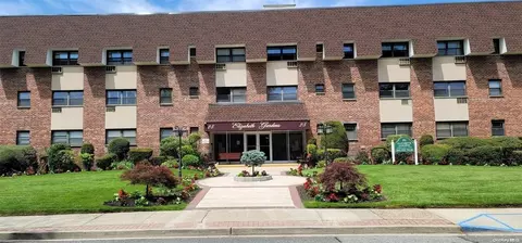 25 Elizabeth St #3O, Farmingdale, NY 11735