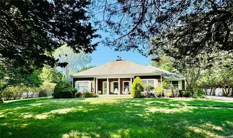 15 Sunset Ave, East Quogue, NY 11942