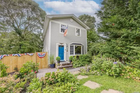 18 Hillside Rd, Sound Beach, NY 11789