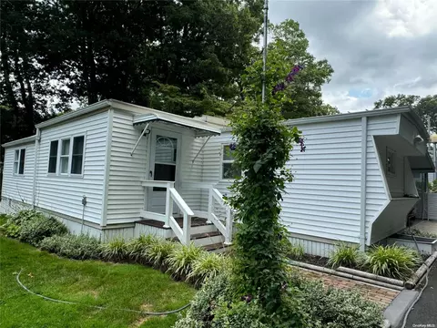 658- A1 Sound Ave, Riverhead, NY 11933