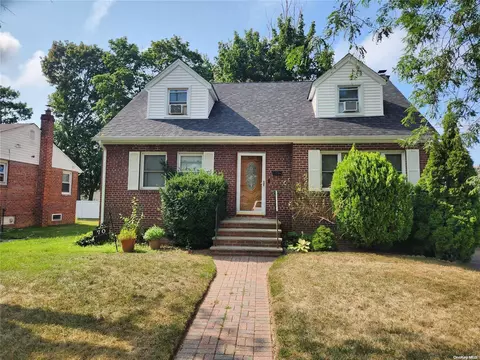 70 Jefferson Ave, Roosevelt, NY 11575
