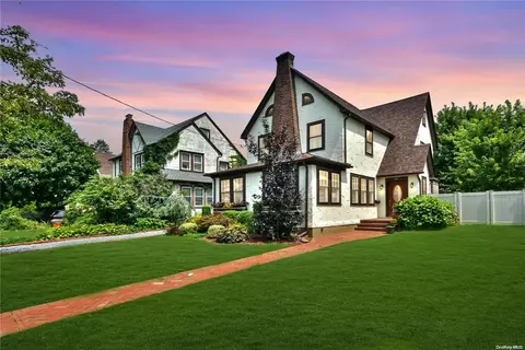 247 Sycamore St, West Hempstead, NY 11552