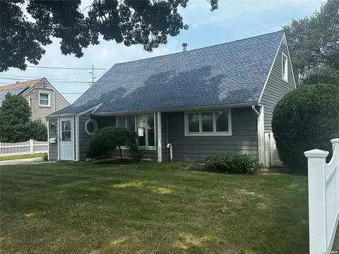 1298 Waverly St, Hewlett, NY 11557
