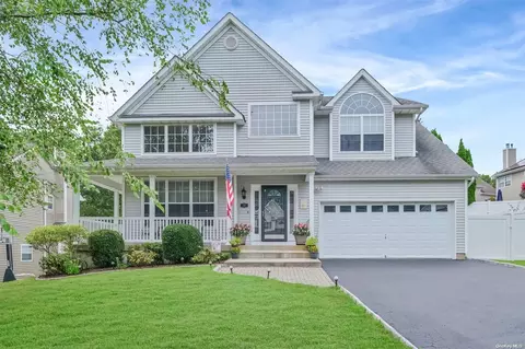 27 Shady View Xing, Manorville, NY 11949