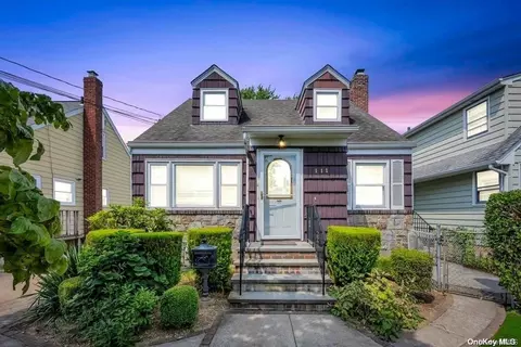 111 Arden Blvd, West Hempstead, NY 11552