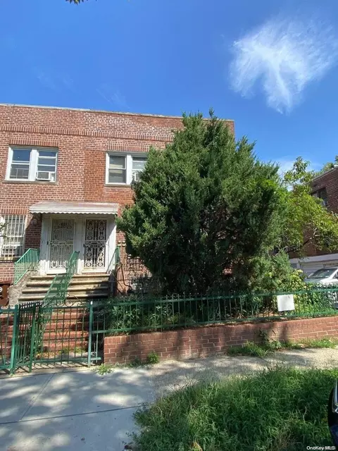 133-27 Blossom Ave, New York, NY 11355