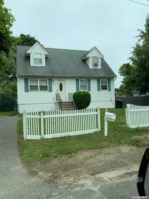 27 Oneill Ave, Bay Shore, NY 11706