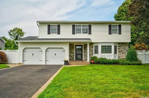 53 Copperbeech Rd, Saint James, NY 11780