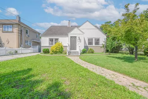 474 Fenimore Ave, Uniondale, NY 11553