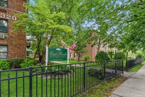 320 Atlantic Ave #E7, East Rockaway, NY 11518