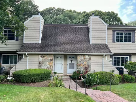 246 Lake Point Cir #246, Middle Island, NY 11953