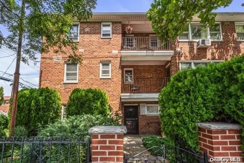 160-03 45th Ave, Flushing, NY 11358