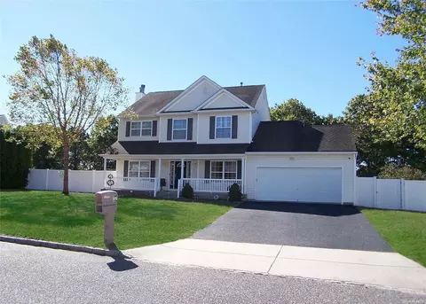 32 Audobon St, Medford, NY 11763