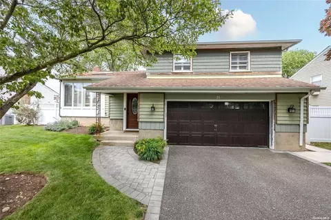 21 Patricia Ln, Syosset, NY 11791
