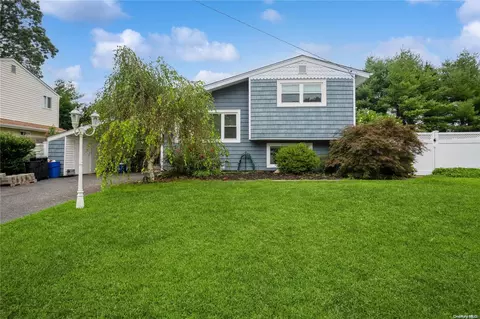 122 Tudor Rd, Centereach, NY 11720