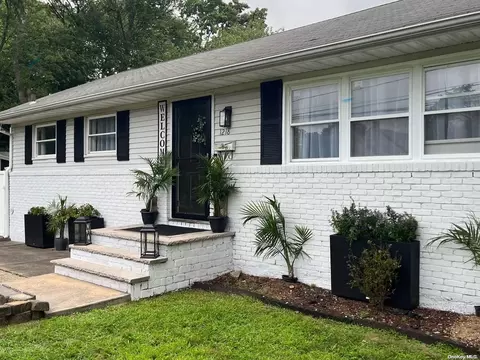 1218 Brookdale Ave, Bay Shore, NY 11706