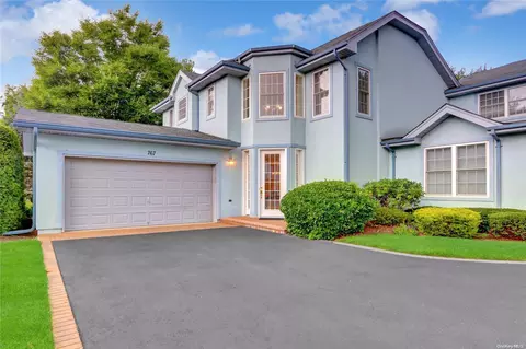 767 Bardini Dr #767, Melville, NY 11747