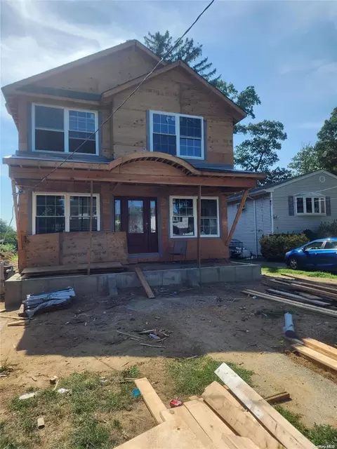 28 Vanderbilt Ave, West Babylon, NY 11704
