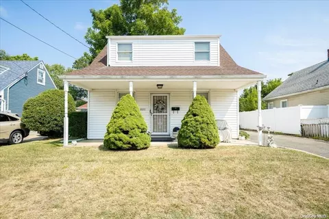 1107 Elizabeth St, Baldwin, NY 11510
