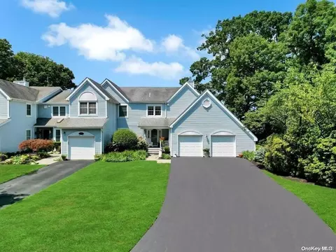 501 Mountain Ridge Dr #501, Mount Sinai, NY 11766