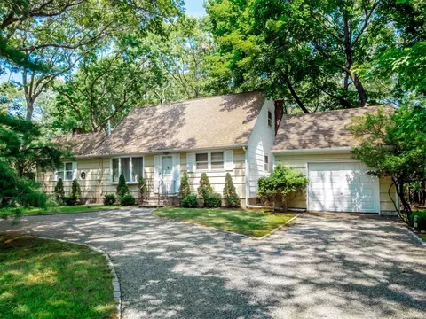 119 Pembroke Dr, East Hampton, NY 11937