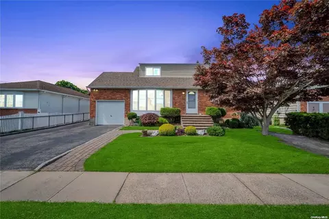 46 Grant Ave, Bethpage, NY 11714