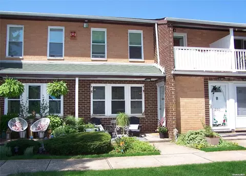 209 Artist Lake Dr #209, Middle Island, NY 11953