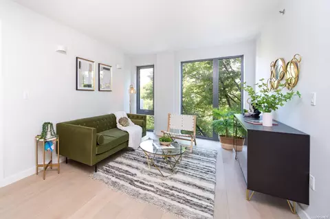 136-80 41 Ave #3C, New York, NY 11355