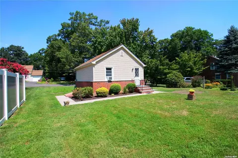 14 Jarvis, Huntington, NY 11743