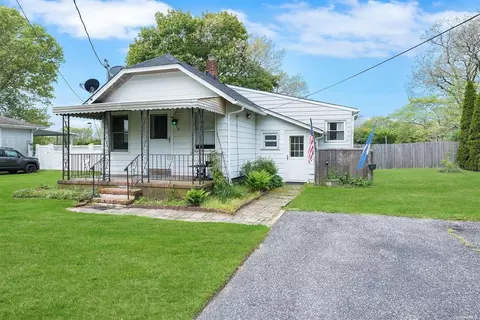 78 N Paquatuck Ave, East Moriches, NY 11940