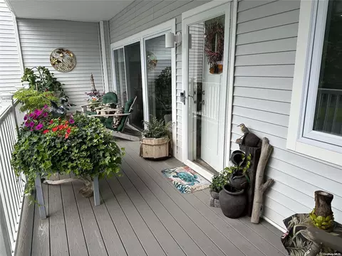 35 Fox Hill Dr #35, Baiting Hollow, NY 11933