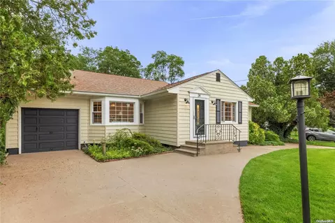 24 Balboa Dr, Kings Park, NY 11754
