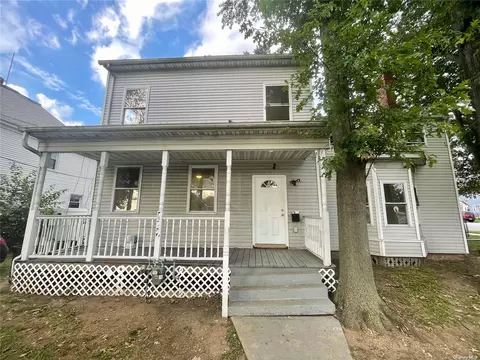 142 Henry St, Hempstead, NY 11550