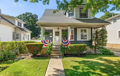 80 Lexington Ave, Malverne, NY 11565