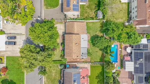 637 10th St, West Babylon, NY 11704