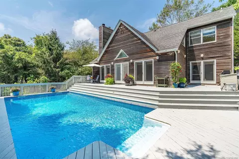 21 Lagoon Ct, Jamesport, NY 11947