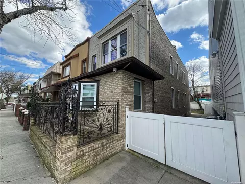 79-18 67th Rd, New York, NY 11379