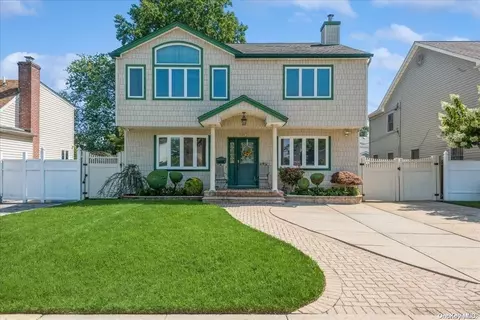 351 Emerson Pl, Uniondale, NY 11553
