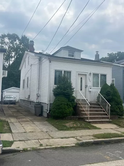 224 E New York Ave, Valley Stream, NY 11580