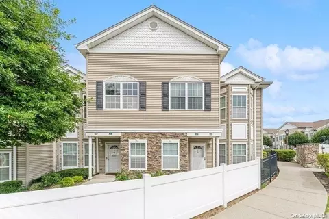 345 Spring Dr #345, East Meadow, NY 11554