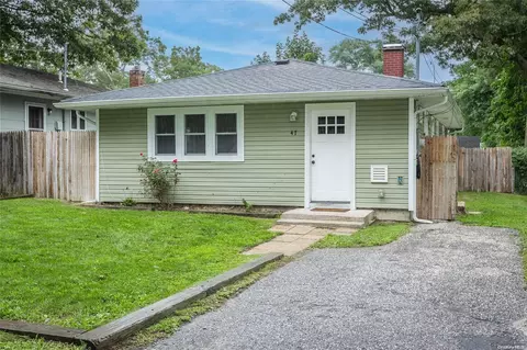 47 Stuyvesant Ave, Mastic, NY 11950