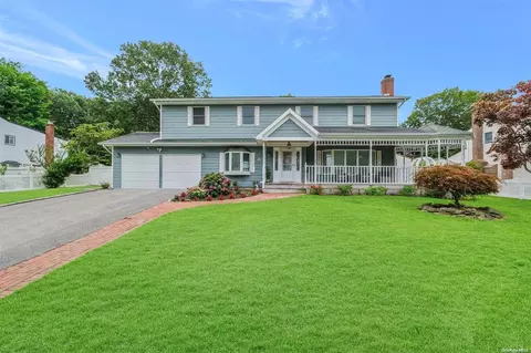 47 Schneider Ln, Hauppauge, NY 11788