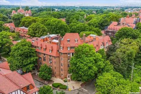 1 Ascan Ave #41, Forest Hills, NY 11375