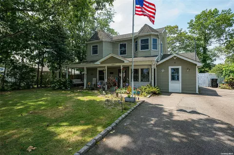 871 Ocean Ave, West Islip, NY 11795