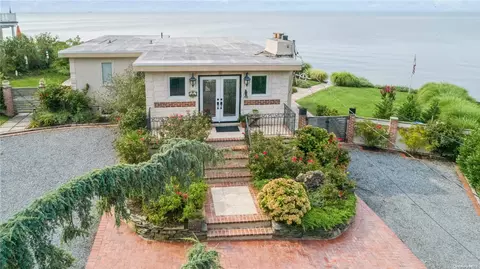 8 Juliet Ln, Northport, NY 11768