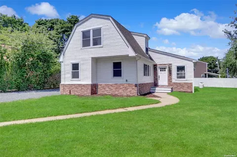 123 Peterson St, Brentwood, NY 11717