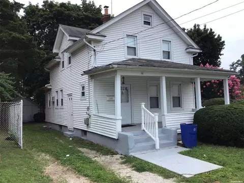 58 W 4th St, Huntington Station, NY 11746