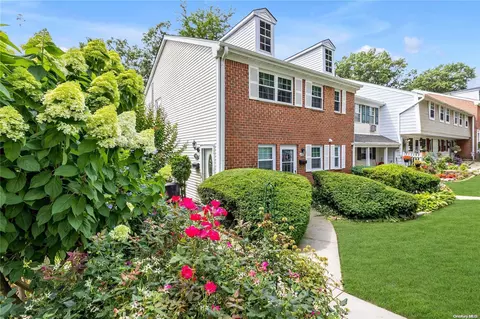 413 Towne House #2ND, Smithtown, NY 11788