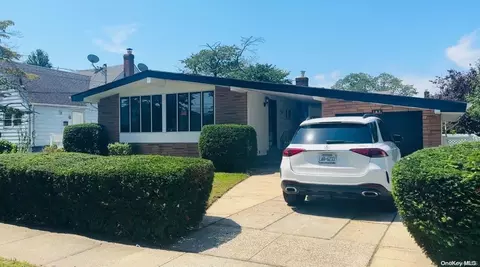 167 Rushmore St, North Hempstead, NY 11590