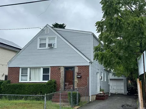 8 Evelyn Ave, North Hempstead, NY 11590